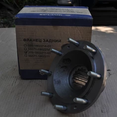 375-1802211-03-Фланец вала привода заднего моста с болтами фото